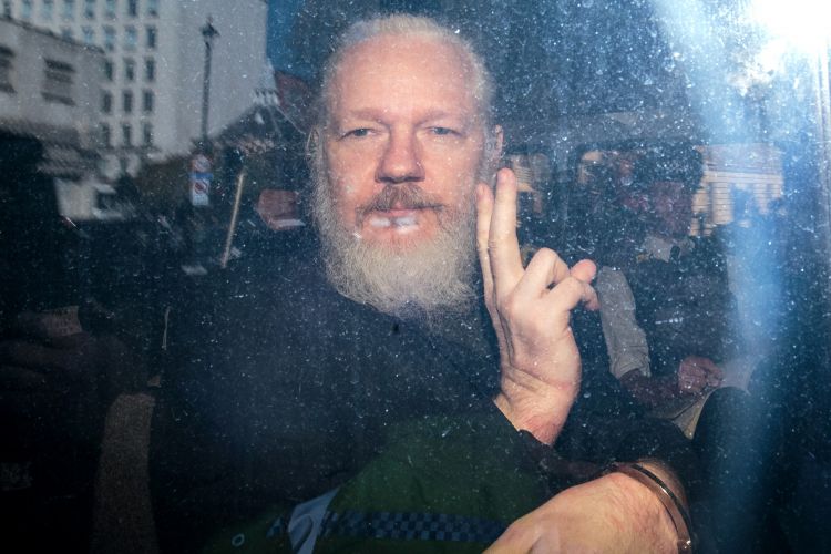  WikiLeaks: Ο Τραμπ προσέφερε χάρη στον Ασάνζ – Τι του πρότεινε