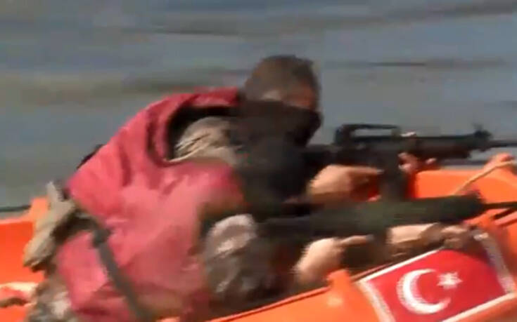  Βίντεο με Τούρκους οπλισμένους σε φουσκωτά στον Έβρο