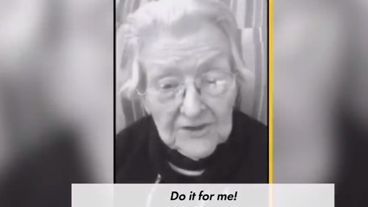  Συγκινητικό μήνυμα ηλικιωμένων στις ΗΠΑ – “Κάντε το για εμένα” (vid)