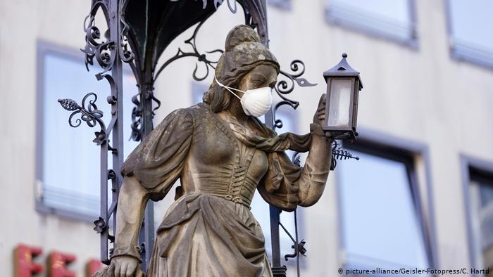  Υποχρεωτική η μάσκα στη Γερμανία; Αντιπαράθεση ειδικών