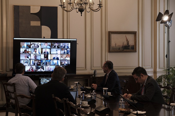  Πρωτόγνωρες εικόνες στο υπουργικό ελέω κοροναϊού