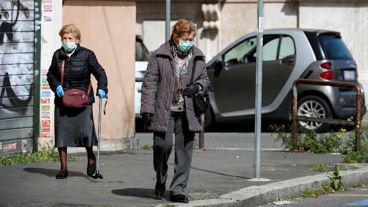  Κέντρα υποδοχής μακριά από τις οικογένειές τους προτείνει Ιταλός επιστήμονας για τους ασθενείς του κοροναϊού