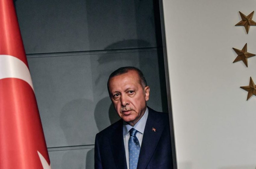  Τούρκος πρώην αξιωματούχος: Γι’ αυτό στέλνει μετανάστες στον Έβρο ο Ερντογάν