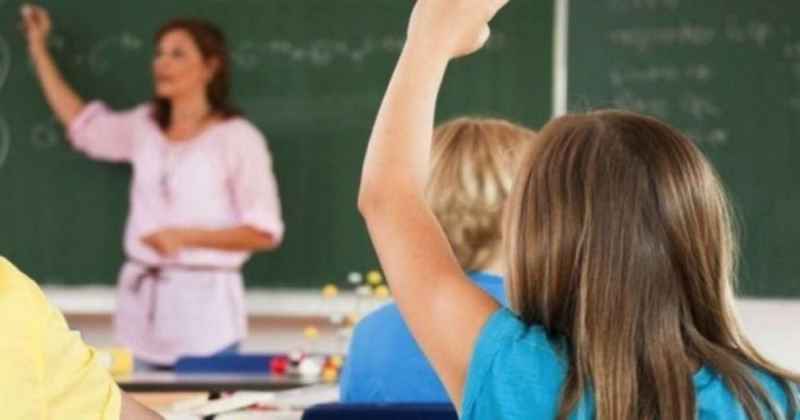  Κοροναϊός: Δασκάλα θετική στον ιό δίδασκε σε 4 σχολεία σε Βάρη – Βούλα – Βουλιαγμένη