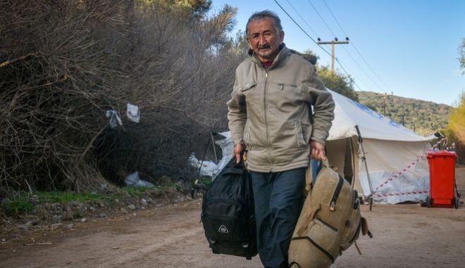  Αρματαγωγό πλοίο στη Λέσβο για την προσωρινή διαμονή προσφύγων