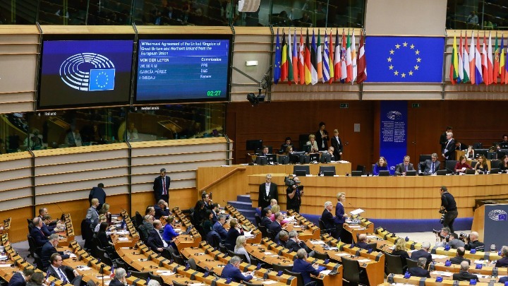  Ευρωκοινοβούλιο: Η ΕΕ πρέπει να βοηθήσει την Ελλάδα