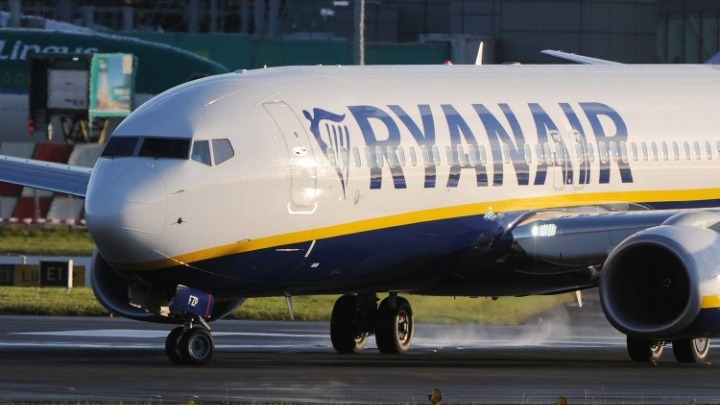  Περικοπές θέσεων εργασίας εξετάζει η Ryanair