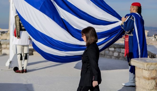  Πως σχολιάσθηκε από Μαξίμου και Τσίπρα η “πρεμιέρα” Σακελαροπούλου