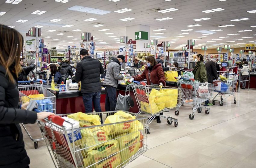  Συγκλονίζει το μήνυμα υπαλλήλου σούπερ μάρκετ: Μην κάνετε τη βόλτα σας, είμαστε εκεί με κίνδυνο της ζωής μας