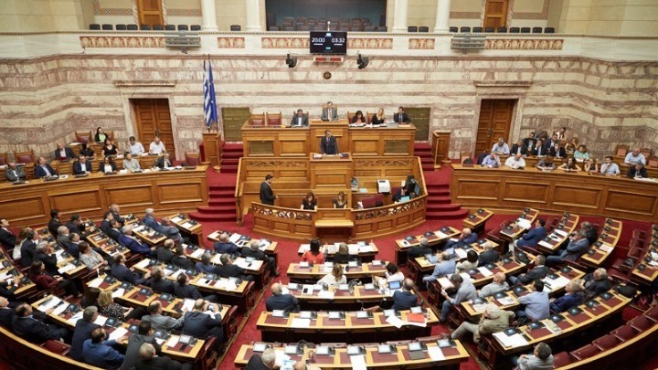  Αντιπαράθεση στη Βουλή για το προσφυγικό