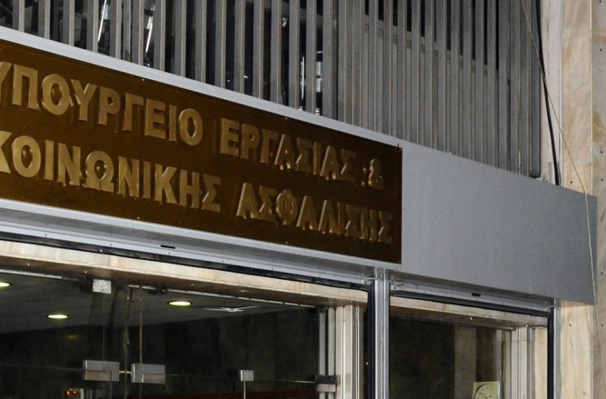  Στροφή Βρούτση μετά τις αντιδράσεις – Φέρνει βελτιώσεις στην ΠΝΠ που προβλέπει γενική μείωση μισθών 50%