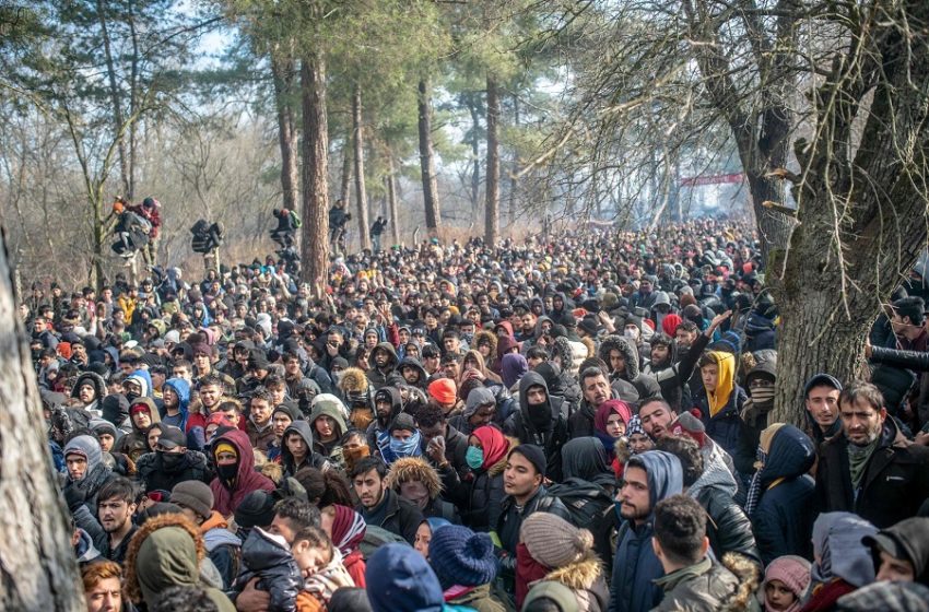  Η Τουρκία απομακρύνει πρόσφυγες και μετανάστες από τα σύνορα