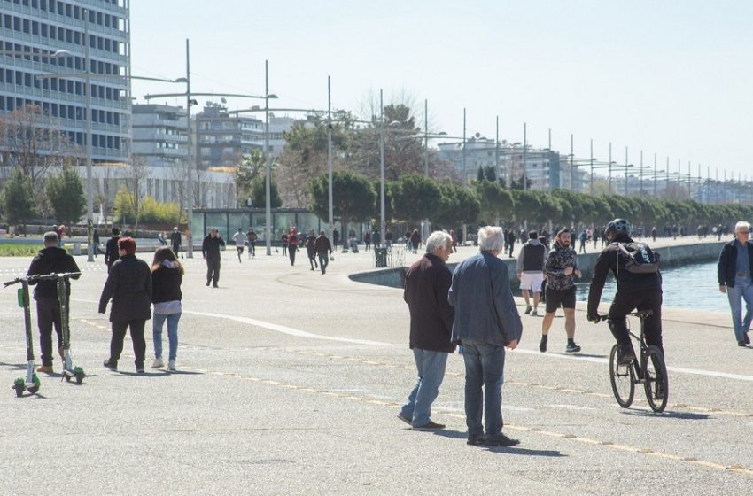  Θεσσαλονίκη: Με ντουντούκες καλούν τον κόσμο να μείνει σπίτι (vid)