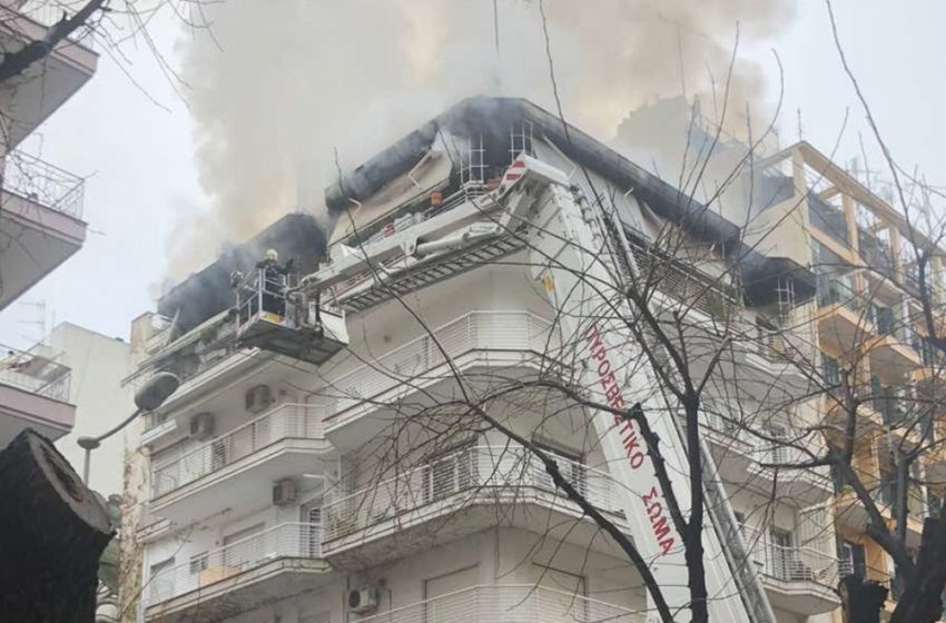  Φωτιά σε διαμέρισμα στο κέντρο της Θεσσαλονίκης – Νεκρό ζευγάρι ηλικιωμένων (vid)