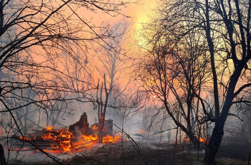  Τσερνόμπιλ: Η τεράστια πυρκαγιά “έφθασε” στον πυρηνικό σταθμό (vid)