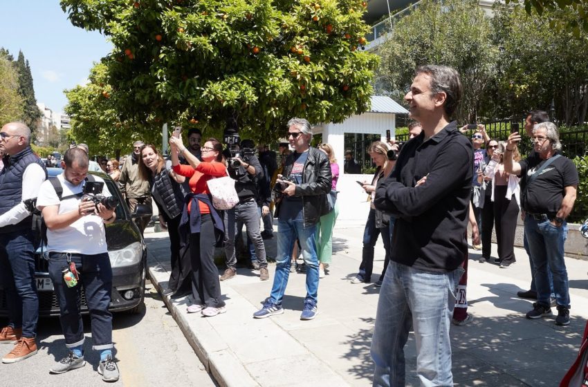  Πέτσας για συνωστισμό σε Μαξίμου: Τυχαία βρέθηκαν εκεί και ο κόσμος και οι φωτορεπόρτερ (vid)