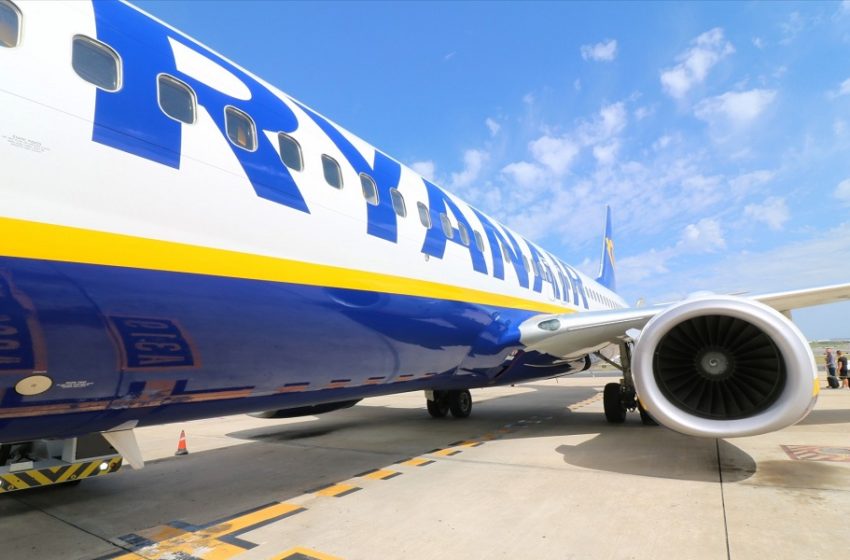  Γεμάτη πτήση της Ryanair χωρίς αποστάσεις ασφαλείας… εξόργισε τους επιβάτες (βίντεο)