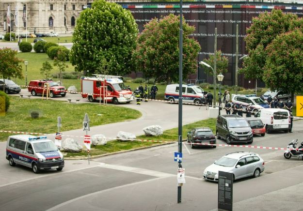  Συναγερμός στην Αυστρία: Εκκενώθηκε το παλάτι του Προέδρου – Απειλή για βόμβα