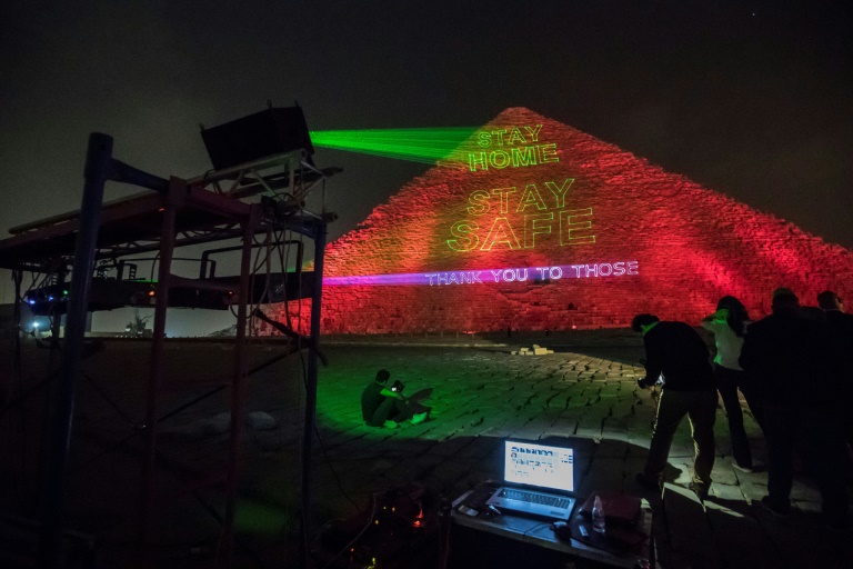  H μεγάλη πυραμίδα της Γκίζας στέλνει μήνυμα για τον κοροναϊό