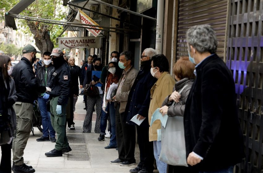  Ουρές σε υποθηκοφυλακεία, κίνηση στους δρόμους (vid)