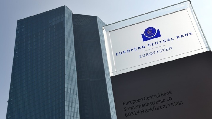  ΕΚΤ: Μικρός ο κίνδυνος μετάδοσης  από τα χαρτονομίσματα του ευρώ