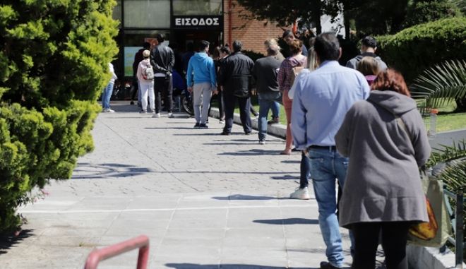  Παρατάθηκε το ωράριο στα Σ. Μάρκετ λόγω συνωστισμού