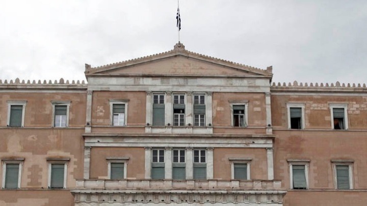  Γραφείο Προϋπολογισμού του Κράτους στη Βουλή: Σημαντικές οι αρνητικές επιδράσεις στην οικονομία από τον κοροναϊό