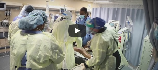  Δυνατές στιγμές σε ΜΕΘ: Μάχη των γιατρών να σώσουν ασθενή με κοροναϊό (vid)