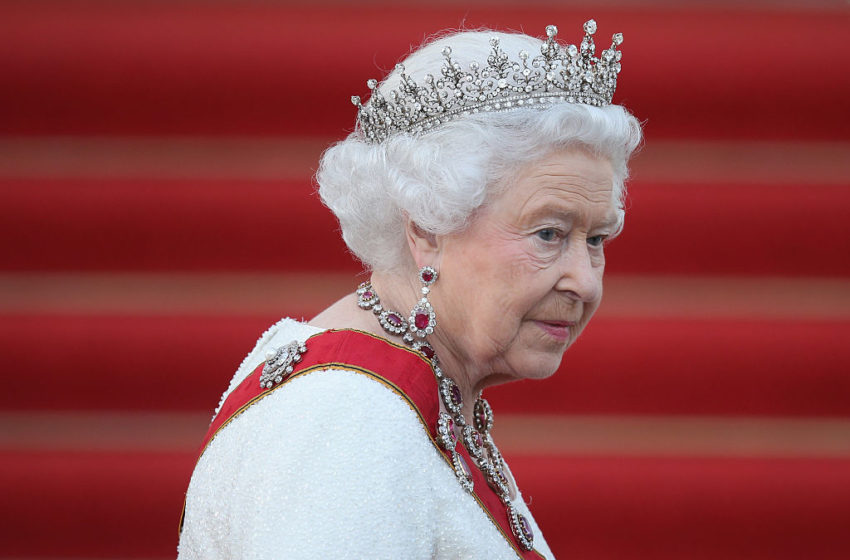  Η βασίλισσα Ελισάβετ θα εμβολιαστεί για να πειστούν οι Άγγλοι