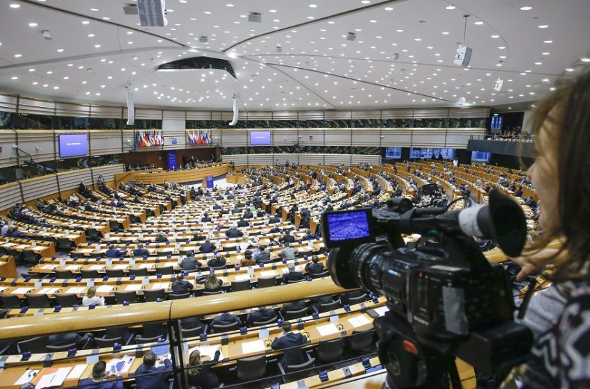  Ευρωβουλευτές για σκάνδαλο υποκλοπών στο Politico: “Δεν είναι ελληνική υπόθεση αλλά ευρωπαϊκή”