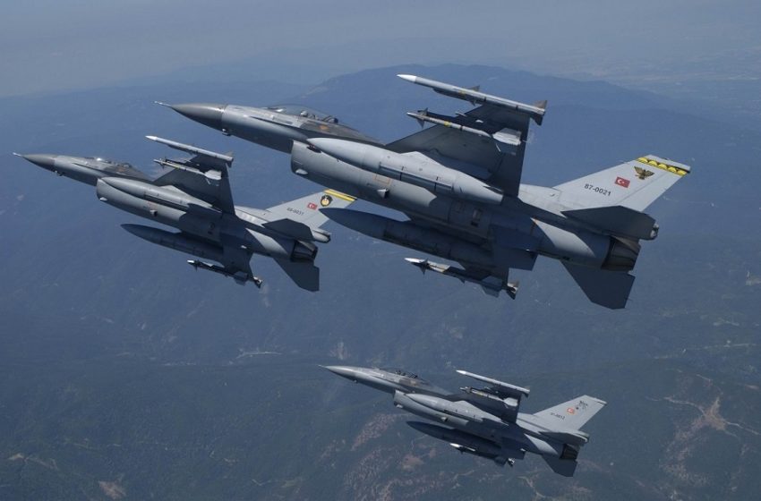  Τουρκία: Εξαπέλυσε σφοδρούς αεροπορικούς βομβαρδισμούς στο Κομπάνι