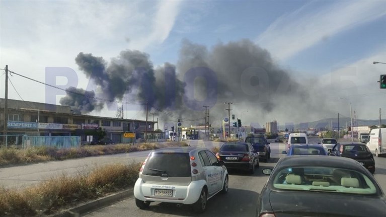  Μεγάλη φωτιά σε βιοτεχνία ελαστικών στη Θεσσαλονίκη (βίντεο)