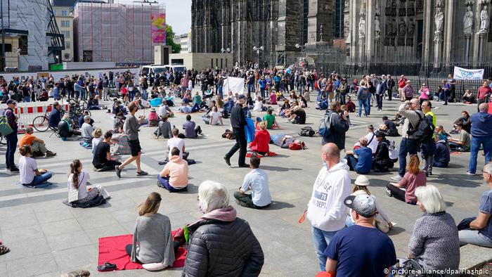 Οι Γερμανικές μυστικές υπηρεσίες “βλέπουν” σχέδιο ακροδεξιών πίσω από τις διαμαρτυρίες για το lockdown