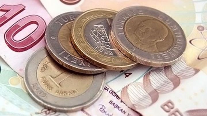  Καταβαραθρώνεται η τουρκική λίρα έναντι του δολαρίου και του ευρώ