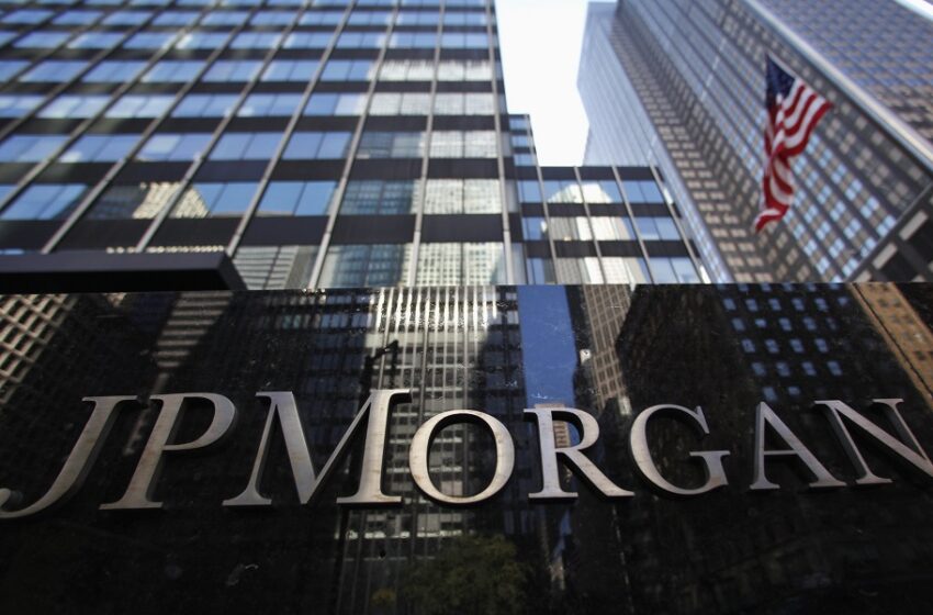  JP Morgan: Έρχεται επενδυτική βαθμίδα από S&P και Fitch