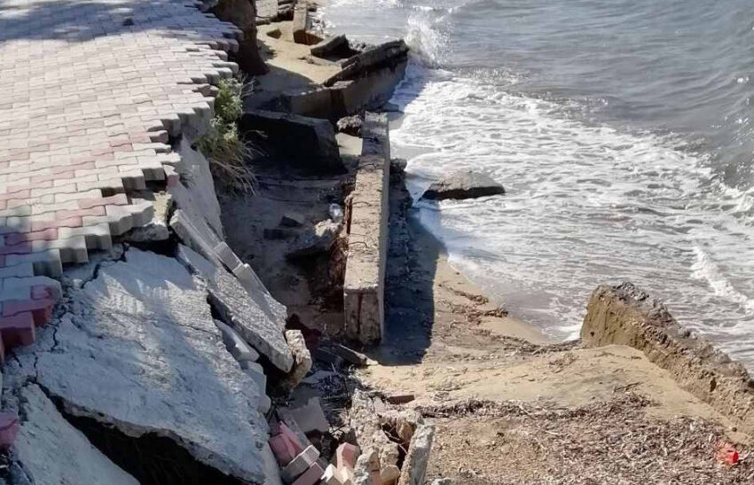  Χαλκιδική: Κατέρρευσε η παραλία της Νέας Ηράκλειας (βίντεο)