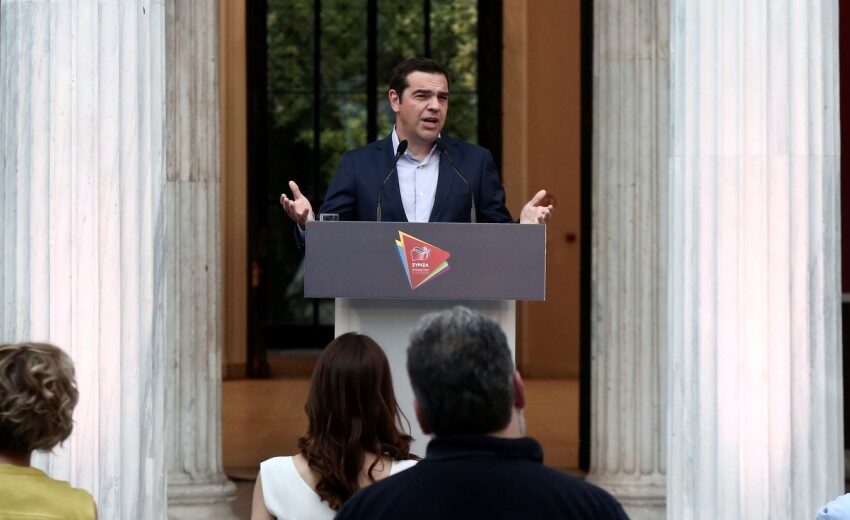  Αλ. Τσίπρας: Δεν είναι μονόδρομος η Ελλάδα της ύφεσης και της λιτότητας – Πίνακες με το Μένουμε Όρθιοι ΙΙ (vid)