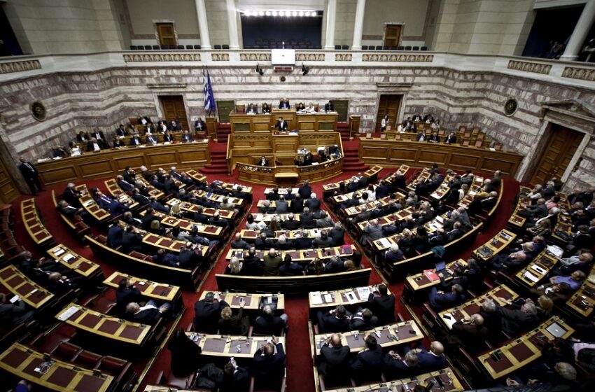  Ψηφοφορία παρωδία στη Βουλή – Σφοδρές αντιδράσεις από το άνοιγμα της κάλπης πριν λήξει η ψηφοφορία – ΣΥΡΙΖΑ: Άκυρη η διαδικασία (βίντεο)