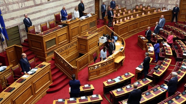  Nέα κόντρα στη Βουλή για την Μενδώνη στη “σκιά” της παραίτησης Ταραντίλη- Ερώτηση του ΣΥΡΙΖΑ