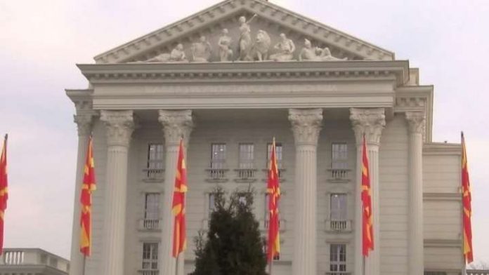  Ψηφίζεται η νέα κυβέρνηση της Βόρειας Μακεδονίας στη Βουλή των Σκοπίων