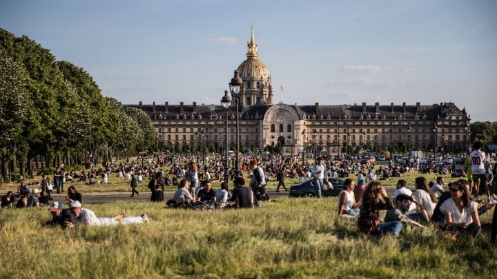  Επισκέφθηκαν πάρκα και δημόσιους κήπους έπειτα από 11 εβδομάδες στο Παρίσι