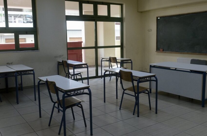  Λάρισα: Άγριο ξύλο σε σχολείο – Γονιός επιτέθηκε στον διευθυντή και δύο δασκάλους – Στο νοσοκομείο ο ένας