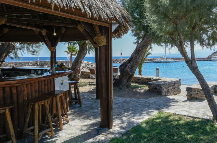  “Μπάχαλο” με τα beach bar: Η ΚΥΑ λέει όχι σε αλκοόλ και μουσική – Επιτρέπεται λέει ο Υφυπουργός