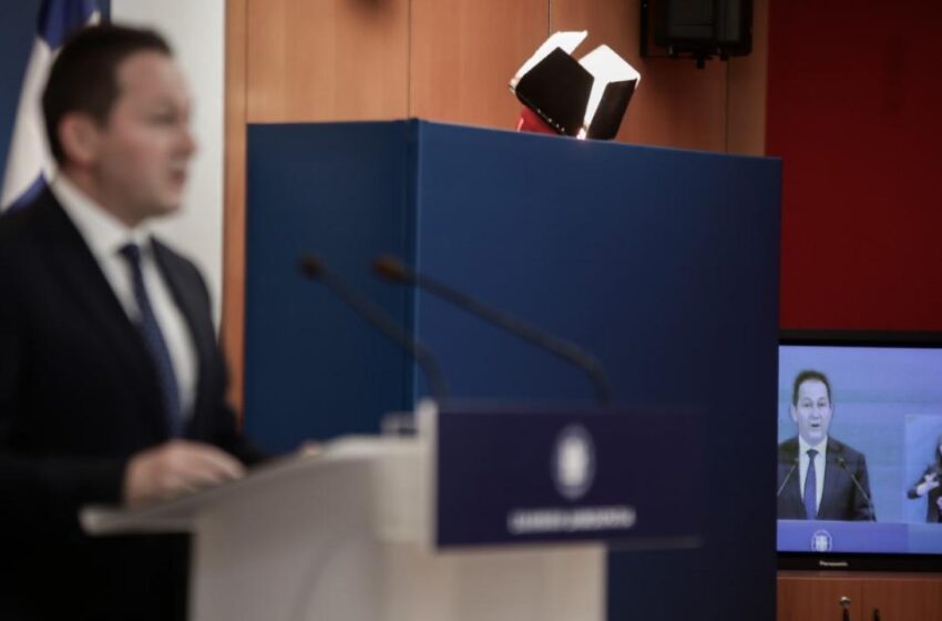  Μπρίφινγκ: Ο Βαξεβάνης καταγγέλλει fake ερώτηση στον Πέτσα