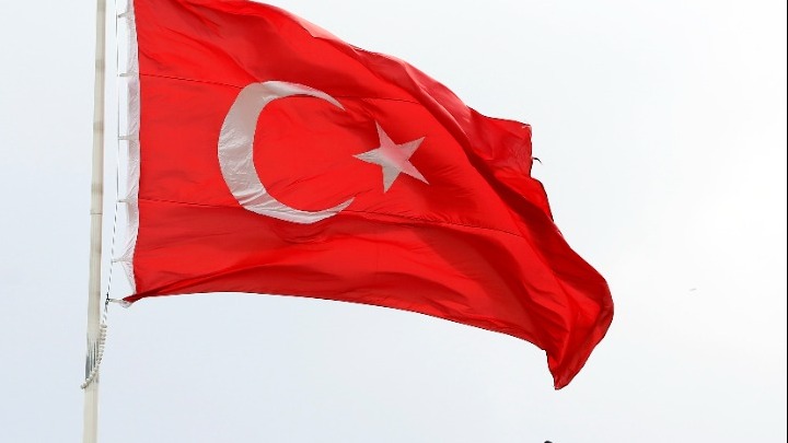  Χαμός στην Τουρκία: Καθαιρέθηκαν τρεις βουλευτές της αντιπολίτευσης – Τα κόμματα μιλούν για “πραξικόπημα”