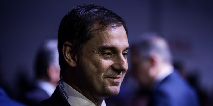  Αναδιπλώνεται ο Θεοχάρης: Δεν αποκλείουμε χώρες αλλά αεροδρόμια…