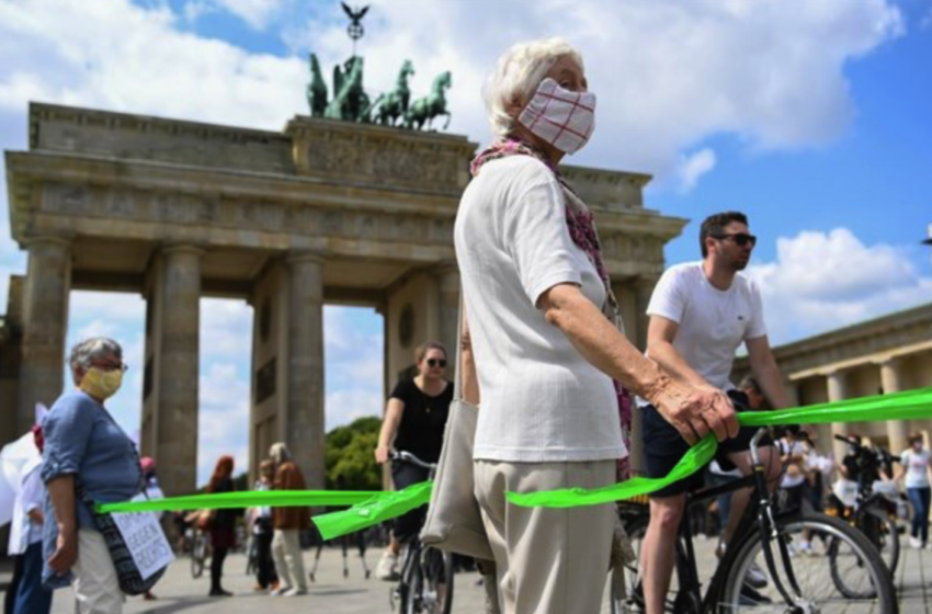  Ανθρώπινη αλυσίδα κατά του ρατσισμού και περισσότερη ισότητα στο Βερολίνο