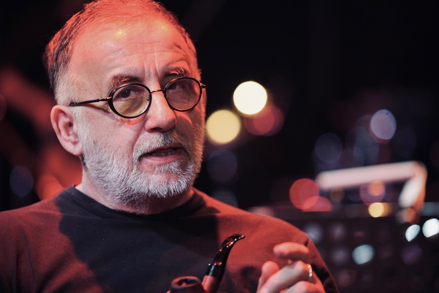 θανος μικρουτσικος