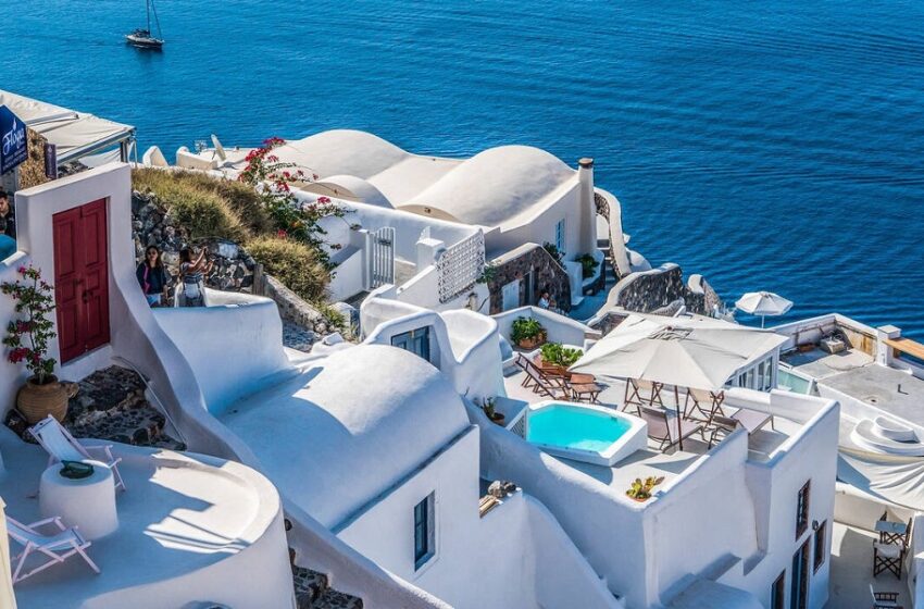  ‘Ονειρο θερινής νύχτας για τους περισσότερους Έλληνες οι καλοκαιρινές διακοπές – Στα ύψη οι τιμές