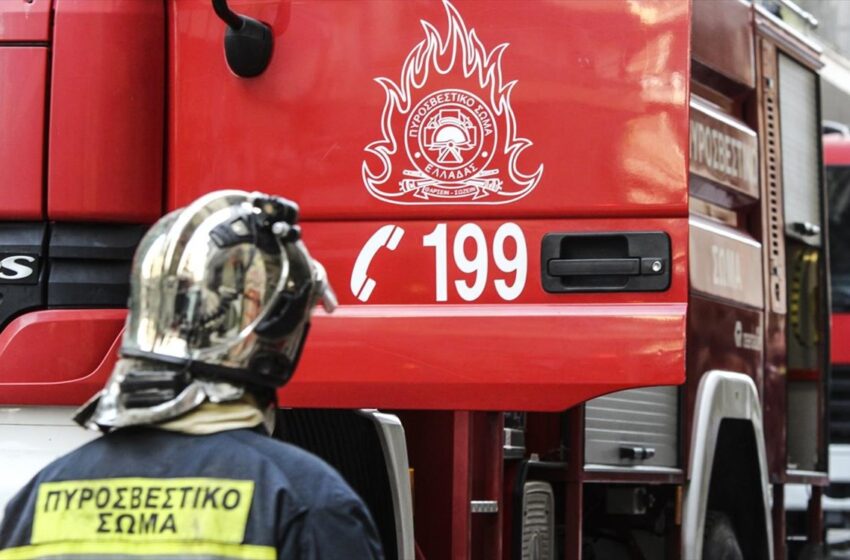  Έκρηξη και φωτιά σε κτίριο στη Θεσσαλονίκη – Εγκλωβισμένη μια γυναίκα